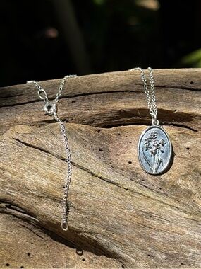 Hand Crafted Silver begonia flowers seal Pendant Necklace - Silver